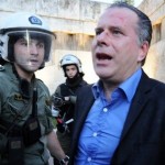 Επίθεση δέχτηκε στο Σύνταγμα ο βουλευτής της Νέας Δημοκρατίας Γιώργος Κουμουτσάκος