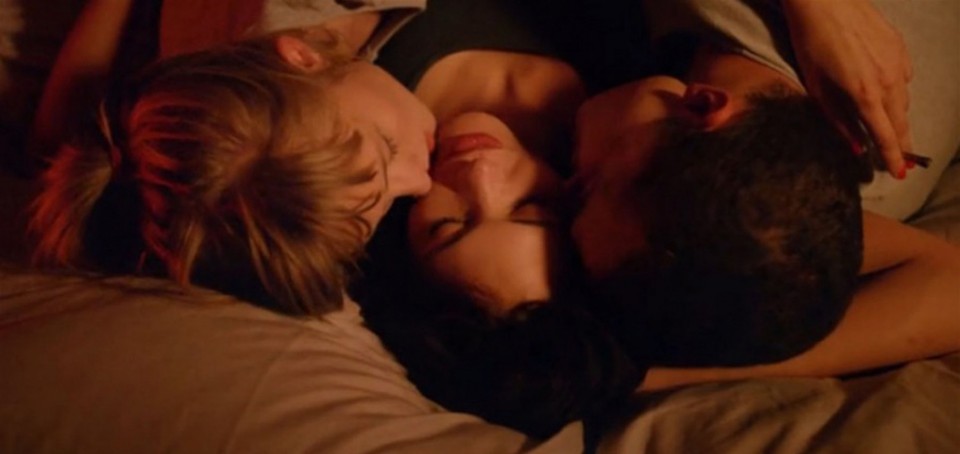 love-gaspar-noe-electra-omi-murphy-in-bed