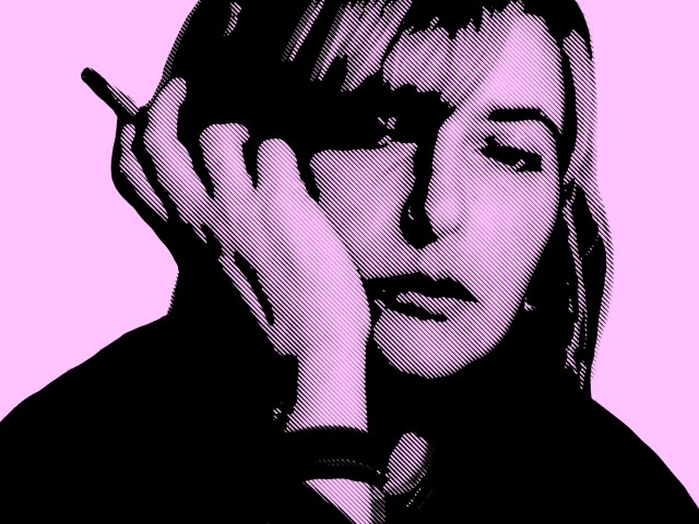 Άντζελα Δημητρακάκη: «Στην Ανάφη κάποτε σκέφτηκα ότι θα ήθελα να γράφω χορεύοντας. Τελικά όμως είναι πιο εύκολο να γράφεις ως ελεύθερος σκοπευτής στα ενδιάμεσα από τη δράση στην οποία είσαι ταγμένη»