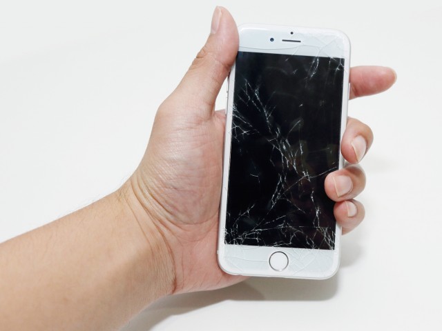 Γιατί δεν αξίζει να «σπάσετε» το iPhone σας