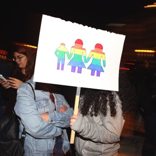 Διεθνής Αμνηστία: Ιστορικό βήμα η επέκταση του συμφώνου συμβίωσης σε ομόφυλα ζευγάρια