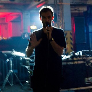 Ο Larry Gus ήθελε να δει τον κόσμο αλλιώς, γι’αυτό έγραψε το “I need new eyes”.