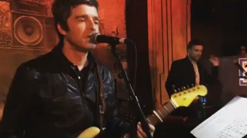 Damon Albarn και Noel Gallagher παίζουν Gorillaz στα γενέθλια του Paul Simonon