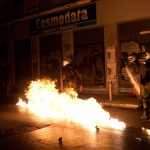 Εξάρχεια: 13 συλλήψεις και 26 προσαγωγές για τα επεισόδια στην πορεία μνήμης για τον Γρηγορόπουλο (ΕΙΚΟΝΕΣ)