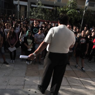 Αντιπαράθεση νεολαίας ΣΥΡΙΖΑ-ΟΝΝΕΔ για την προσευχή στα σχολεία