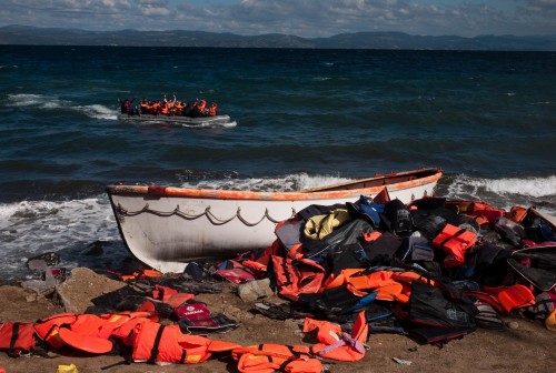 Ανετράπη βάρκα με 51 πρόσφυγες βόρεια της Λέσβου – Αγνοείται μια 15χρονη