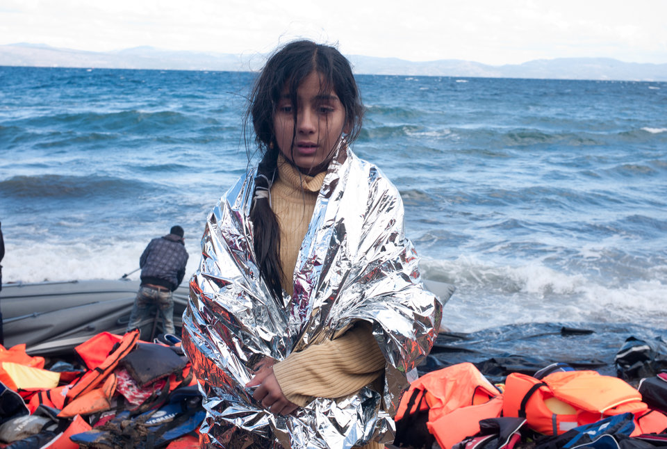 Προσφυγοπούλα στο νησί της Λέσβου. Φωτογραφία: Άγγελος Χριστοφιλόπουλος/FOSPHOTOS