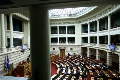 Ψηφίστηκε χωρίς διαρροές το νομοσχέδιο για τα προαπαιτούμενα στη Βουλή