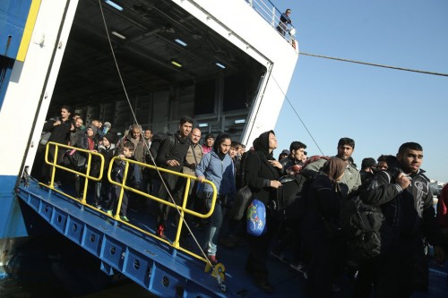 4500 πρόσφυγες καταφθάνουν σήμερα στο λιμάνι του Πειραιά