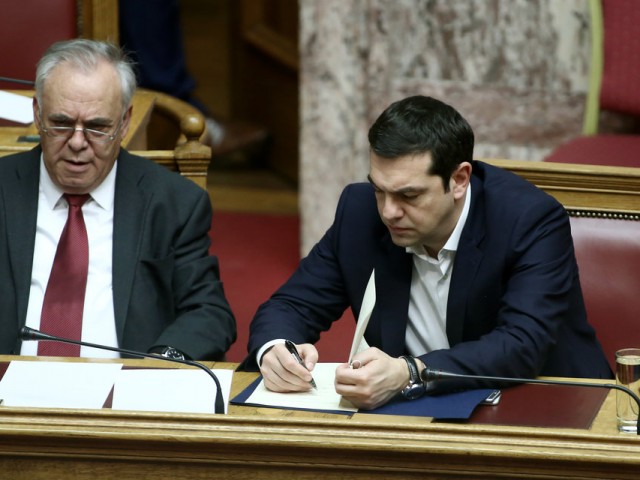 Πιέσεις προς την ελληνική κυβέρνηση για να κλείσει η αξιολόγηση