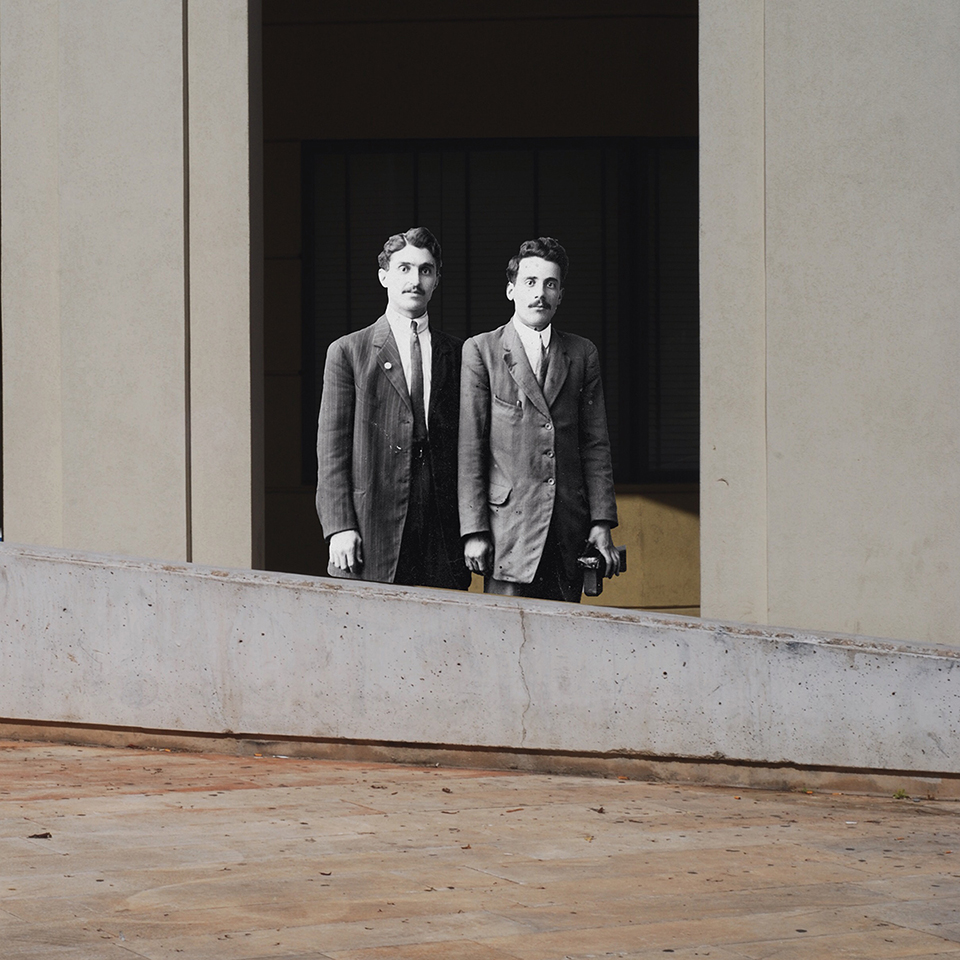 Μετά μεγίστης χαράς σπεύδωμεν ὄπως ευχηθῶμεν ὐμάς ἕτει πολλά δια το νέον ἔτος και ἀπόλαυσιν παντός καλοῦ. Ἐπί τῆ τελέσει δέ τοῦ ὀνόματος σου εὐχόμεθα ὄπως σέ ἀξιώνει ἐπί πολλά ἔτη τελεῖν ταύτην τήν ἠμέραν ὐγειώς καί χαρμοσίνως... Σάς ἀδελφοφιλικοασπαζόμεθα. Ἀναστάσιος καί Παντελῆς