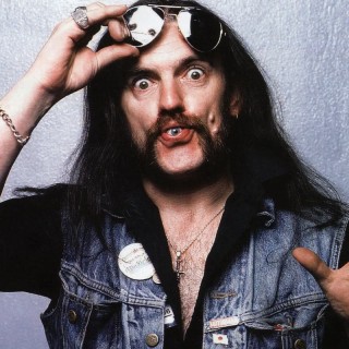 Τότε που ο Lemmy Τραγούδησε Όλους τους Άλλους