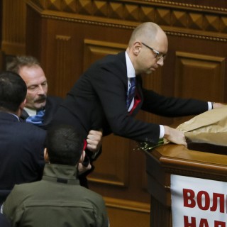 Ουκρανοί πολιτικοί πιάστηκαν στα χέρια εντός του κοινοβουλίου