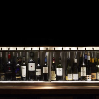 H Popaganda σας κάνει δώρο ένα μπουκάλι γαλλικό κρασί στο wine bar By the glass στο Σύνταγμα