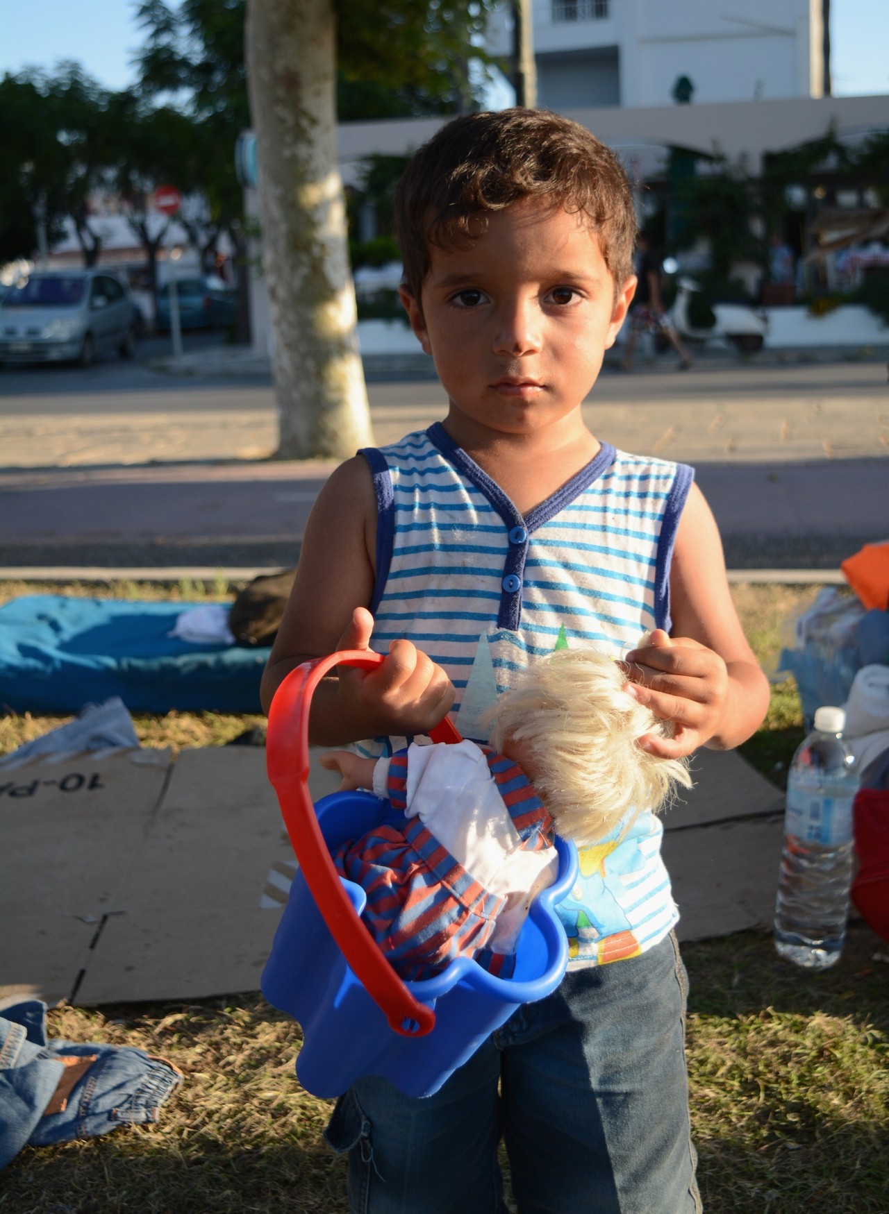 Προσφυγόπουλο στο λιμάνι της Κω. Πηγή φωτογραφίας: Χονδρόγιαννος Θοδωρής/Popaganda.gr