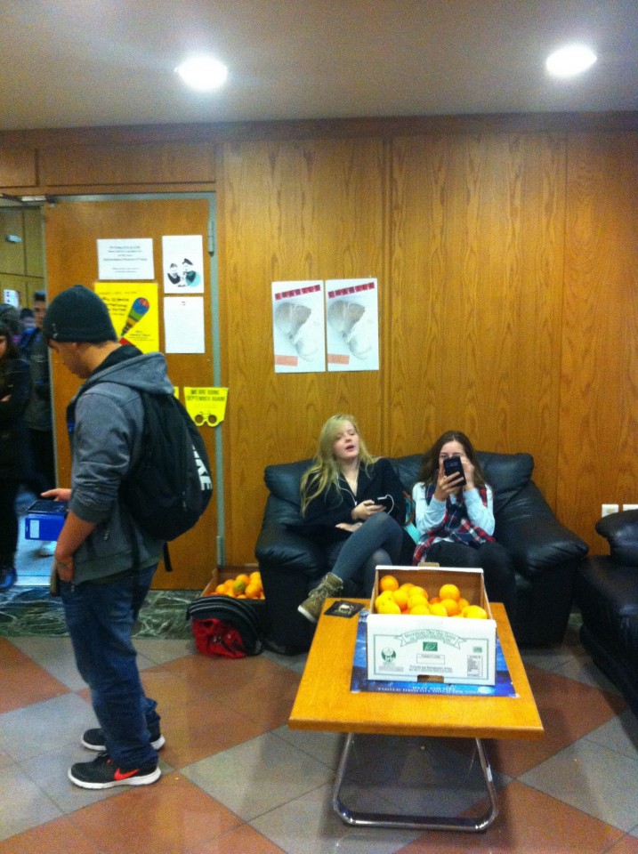 Βιολογικά πορτοκάλια Vs Σκουπίδια.