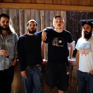 Οι 1000mods έμαθαν ένα ολόκληρο χωριό στην Κορινθία τι σημαίνει stoner rock