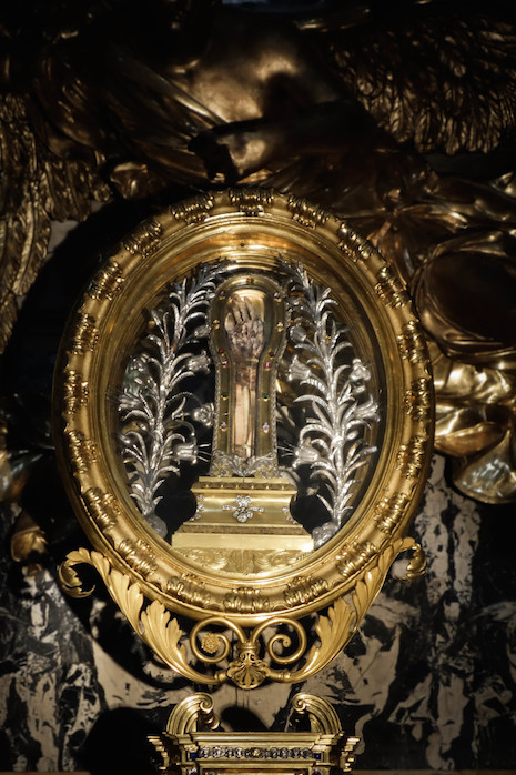 Το άφθαρτο χέρι του Αγίου Φραγκίσκου Xavier, Il Gesu, Ρώμη.