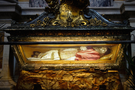 To άφθαρτο σώμα του Πάπα του Πίου του Πέμπτου,Santa Maria Maggiore, Ρώμη