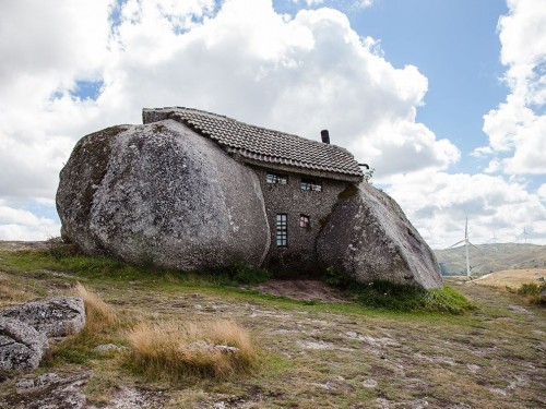 Το πέτρινο σπίτι της Πορτογαλίας – Δείτε την εντυπωσιακή φωτογραφία από το National Geographic