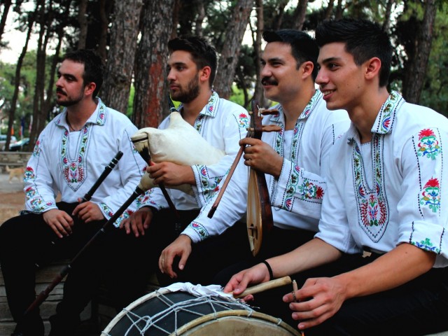 Είστε έτοιμοι για μια γερή δόση θρακιώτικου τρανς;