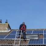 Ντουμπάι: Ηλιακοί συλλέκτες σε κάθε κτίριο έως το 2030