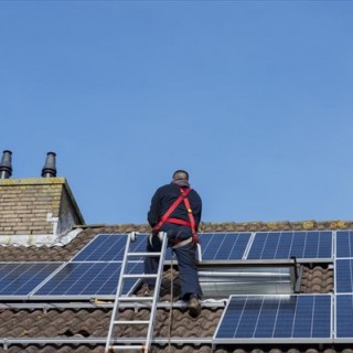 Ντουμπάι: Ηλιακοί συλλέκτες σε κάθε κτίριο έως το 2030