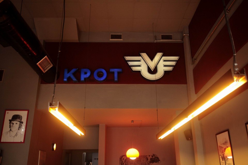 Οι ταμπέλες από τη διαφημιστική στο Χαλάνδρι