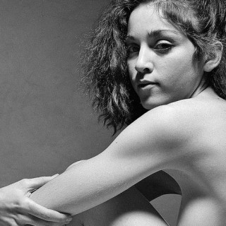 Δείτε τη γυμνή φωτογράφιση της Μαντόνα στα 20 της χρόνια