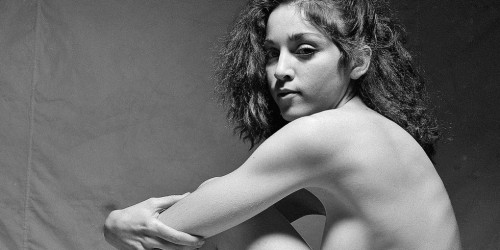 Δείτε τη γυμνή φωτογράφιση της Μαντόνα στα 20 της χρόνια