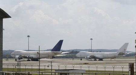 Αρχές αεροδρομίου της Μαλαισίας δεν μπορούν να βρουν τους ιδιοκτήτες τριών Boeing 747