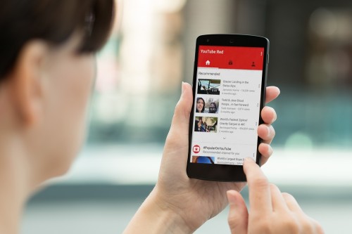 Aλλαγές φέρνει το YouTube με στόχο την προστασία των ανηλίκων