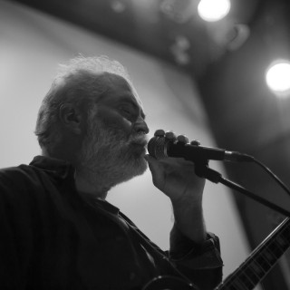 Βουτιά από ψηλά στο ιδιοσυγκρασιακό δημιουργικό σύμπαν του Μιχάλη Σιγανίδη