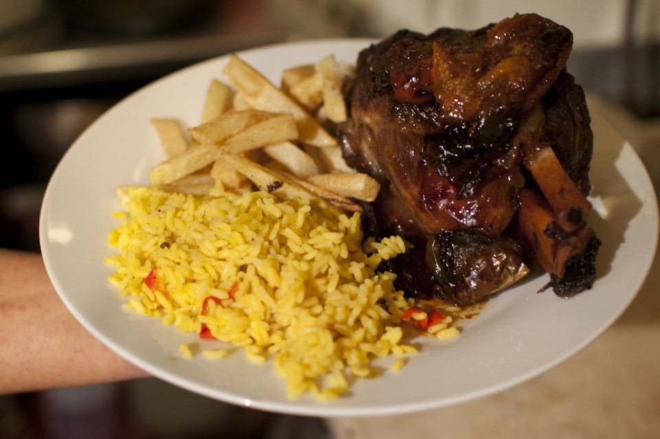 Ο Πειναλέων, Ταβέρνα, Εξάρχεια