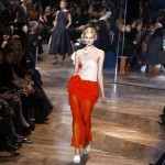 Ακούστε Λένα Πλάτωνος σε κολεξιόν του Κριστιάν Ντιόρ