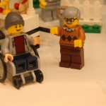 Η Lego παρουσίασε την πρώτη φιγούρα σε αναπηρικό αμαξίδιο