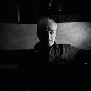 Ο Μπάμπης Δαλίδης, ο άνθρωπος που έστησε την ιστορική Creep Records, αισθάνεται ανασφάλεια με τη ρετρολαγνεία