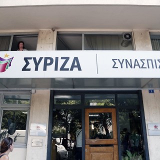 Ο ΣΥΡΙΖΑ καταδικάζει την επίθεση στο εκλογικό κέντρο της ΝΔ