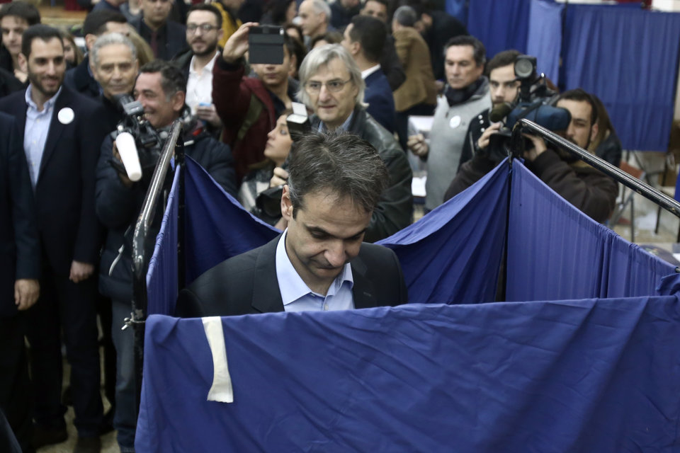 Ο Κυριάκος Μητσοτάκης στο εκλογικό κέντρο της Κηφισιάς, στο δεύτερο γύρο των εσωκομματικών εκλογών της ΝΔ.