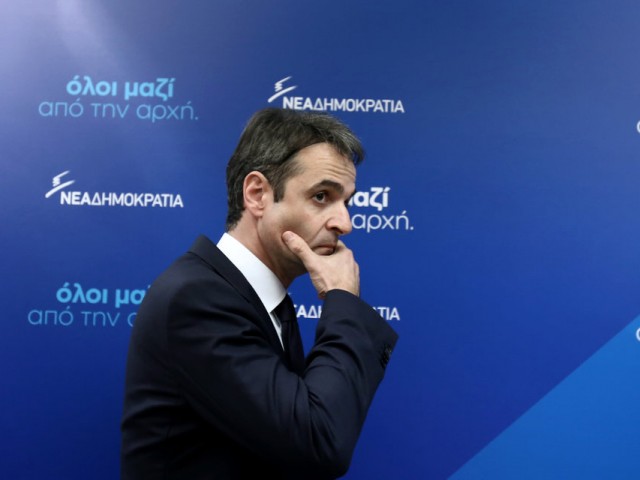 Guardian: Ο Μητσοτάκης εκλέχθηκε για να αμφισβητήσει τον Τσίπρα και να ανανεώσει τη ΝΔ