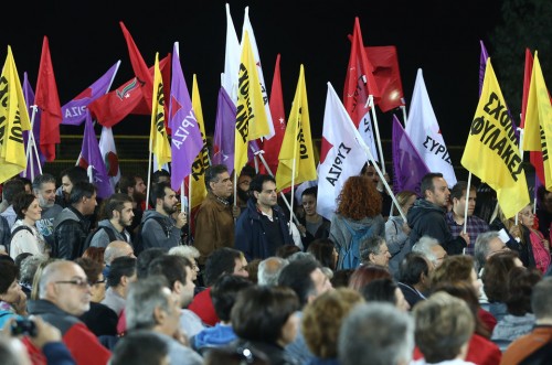 Νεολαία ΣΥΡΙΖΑ κατά κυβέρνησης: «Μη βάζετε άλλους φόρους στους νέους επαγγελματίες»
