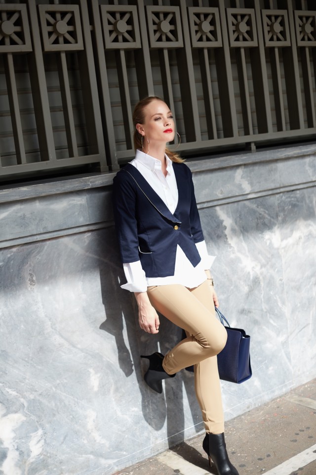 Κομψότητα και sexiness πάνε μαζί για την Βίβα Καρβούνη