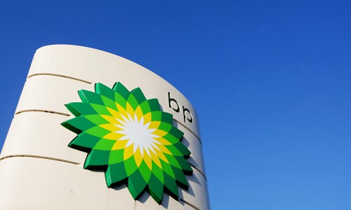 Περικοπές χιλιάδων θέσεων εργασίας ανακοίνωσε η BP