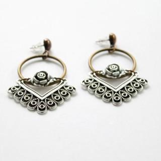 Tα κοσμήματα Cat Black είναι κουλ, είναι 70s, είναι σέξι