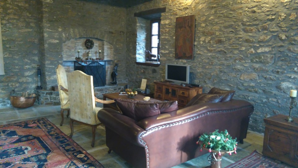 Το σαλόνι του ξενώνα. 