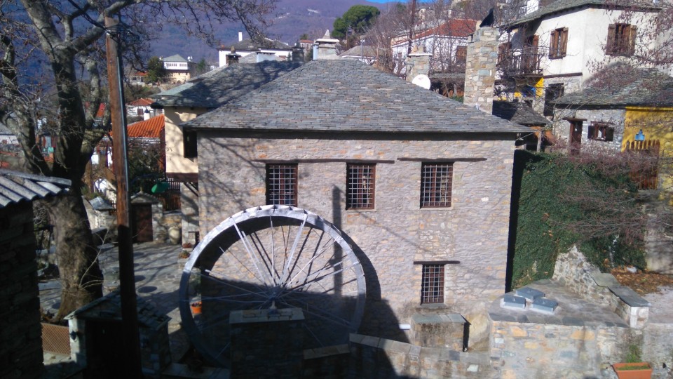 Ο ξενώνας απέξω. 