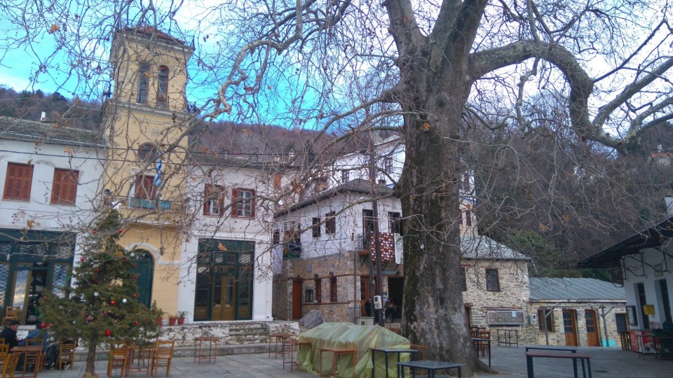 Η κεντρική πλατεία του χωριού. 