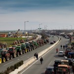 Συνεχίζουν και τη Δευτέρα τις κινητοποιήσεις τους οι αγρότες