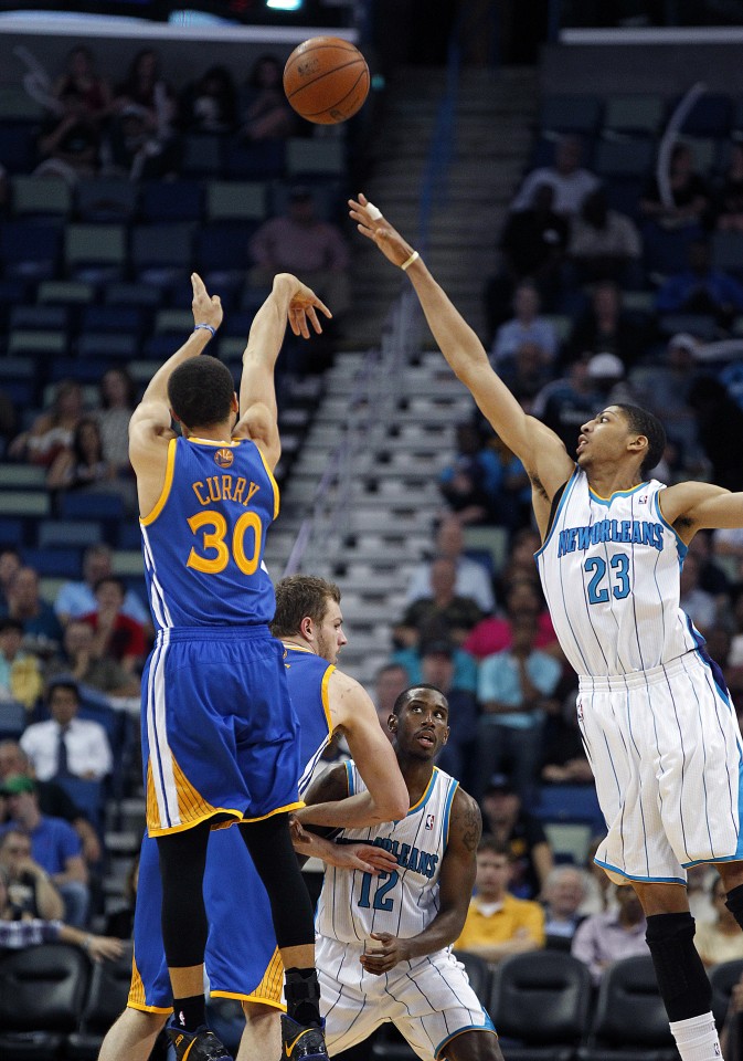 Golden State Warriors guard Stephen Curry (30) shoots over New Orleans Hornets forward Anthony Davis (23) in the second half of an NBA basketball game in New Orleans, Monday, March 18, 2013.  The Warriors won 93-72. (AP Photo/Gerald Herbert)