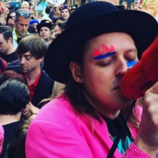 Οι Arcade Fire διοργάνωσαν παρέλαση για τον David Bowie στη Νέα Ορλεάνη